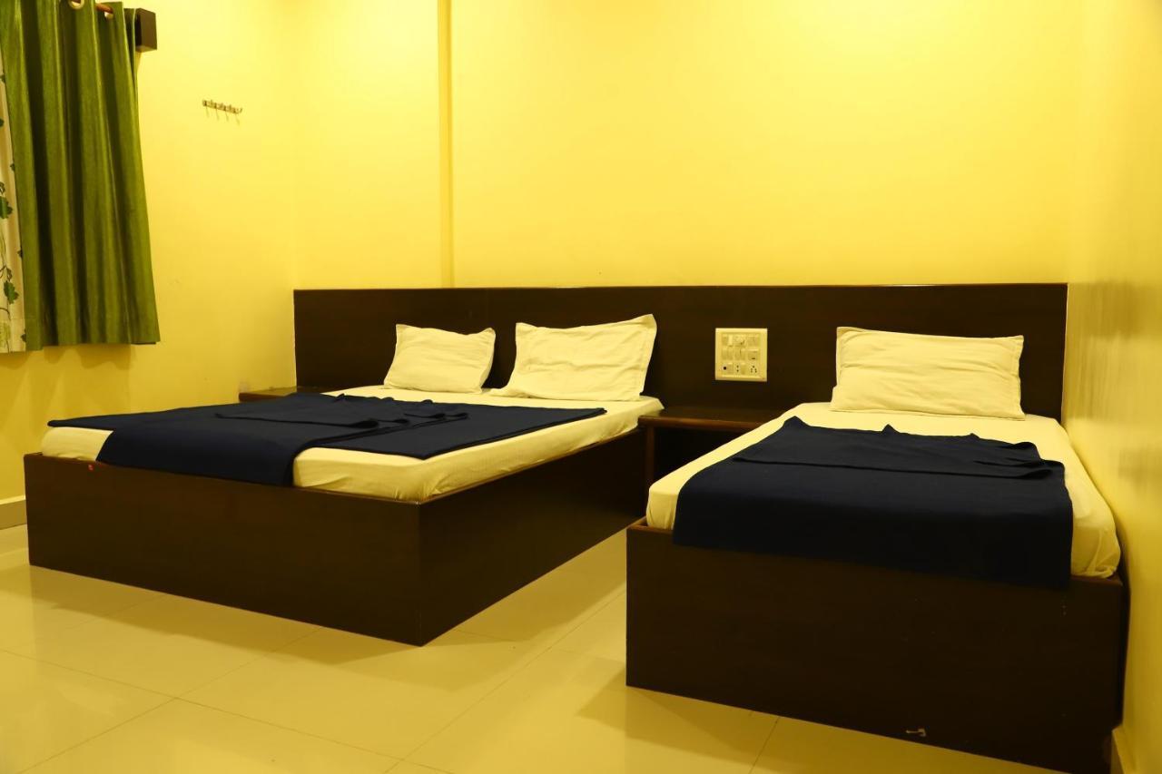 Sai Madhavi Palace Hotel Shirdi Exterior foto